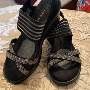 Skechers memory foam wedge sandle 9M